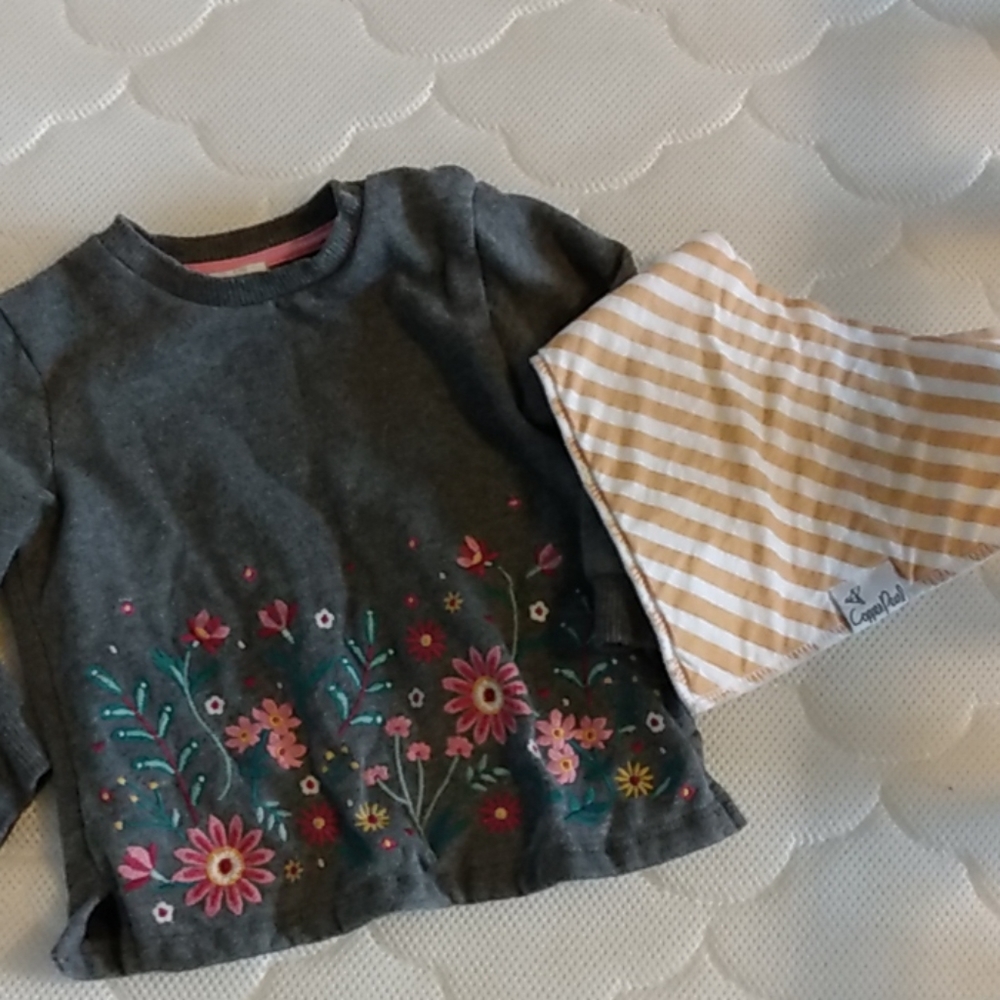 H&M sweatshirt w/ Copper Pearl bib, 6-9M